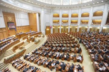 Aleşii nu renunţă la pensiile „nesimţite”. Încă un vot pentru pensiile speciale